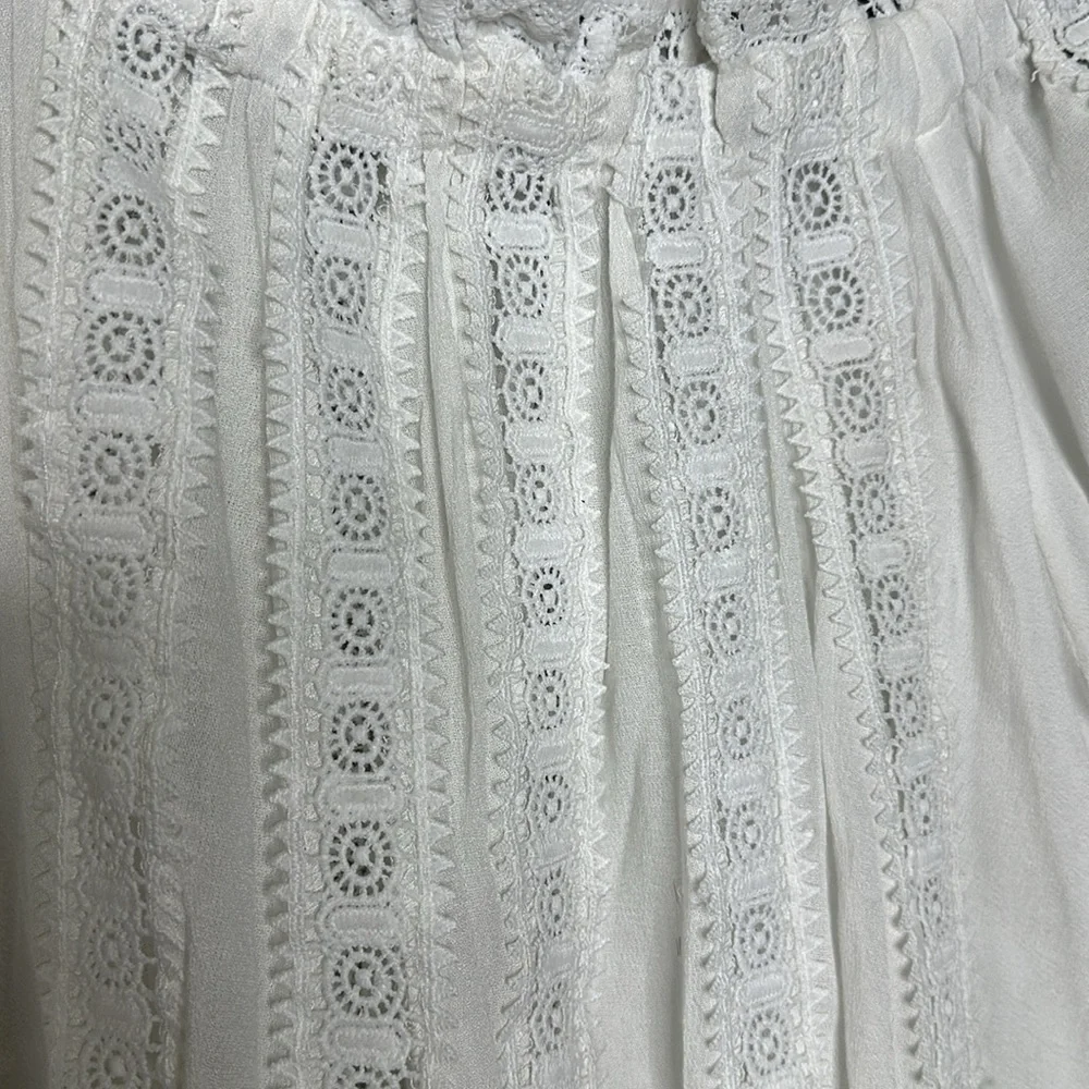 POL white BoHo lace floral off shoulder ruffle top. Size S - Picture 4 of 9